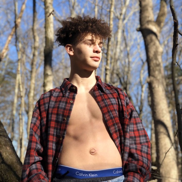 Profile Picture of Jaden Duncan (@jadenduncan992) on Poshmark