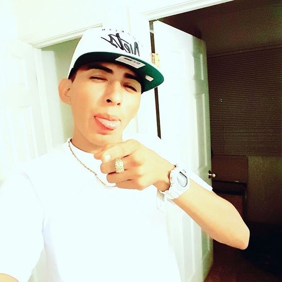 Profile Picture of David Sic (@cacaface3000) on Poshmark