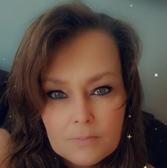 Profile Picture of Caroline Brown (@gauvin815) on Poshmark