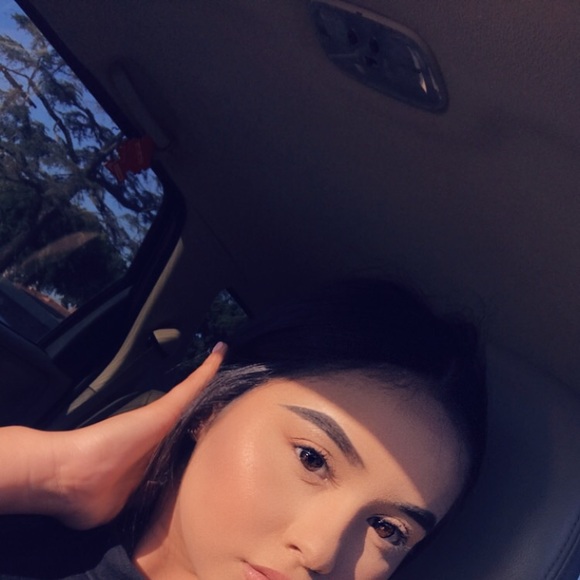 Profile Picture of Wendy Castillo (@castlewendy) on Poshmark