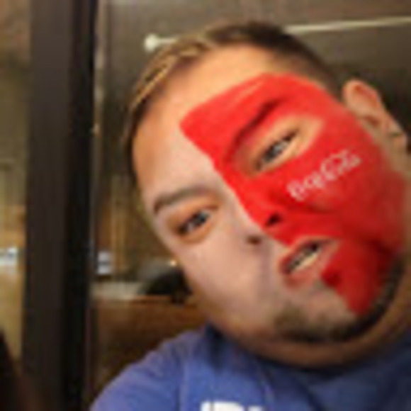 Profile Picture of George Moreno (@georgemoreno23) on Poshmark
