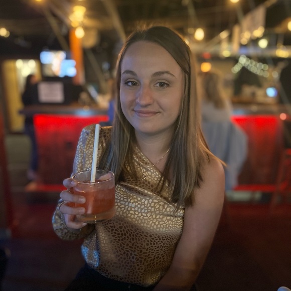 Profile Picture of Lacie Fickiesen (@laciefickiesen) on Poshmark