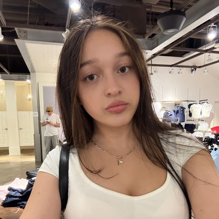 Profile Picture of avariana (@avarianairizarry) on Tiktok