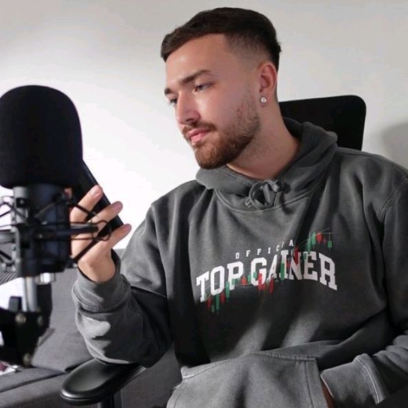 Profile Picture of Charles Griffin Huitt (@charles_stock) on Tiktok