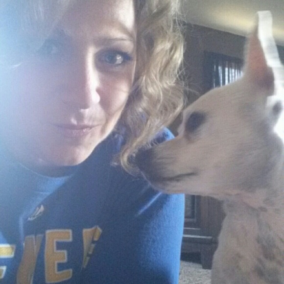 Profile Picture of Laurw Hlushko (@lhlushko) on Poshmark