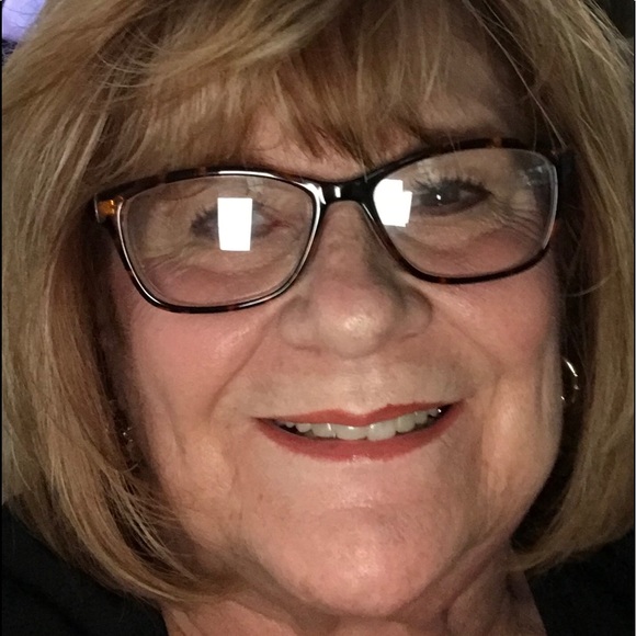 Profile Picture of Joyce Weinel (@joycew188) on Poshmark