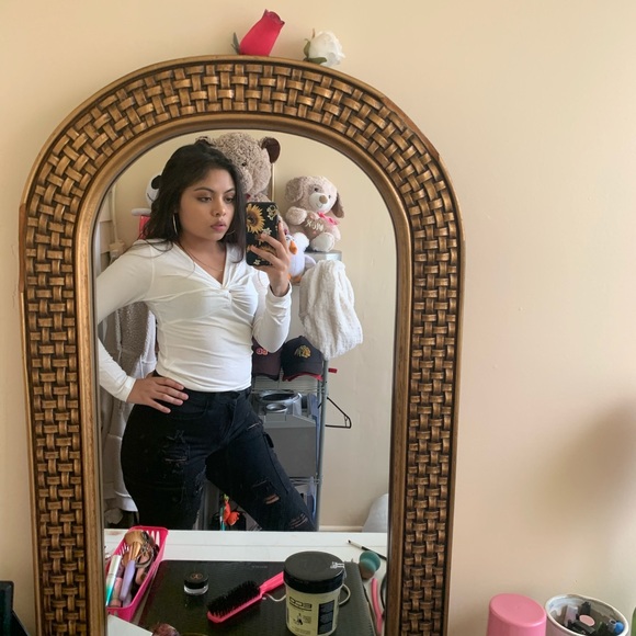 Profile Picture of Daniela Valerio (@daniela_valerio) on Poshmark