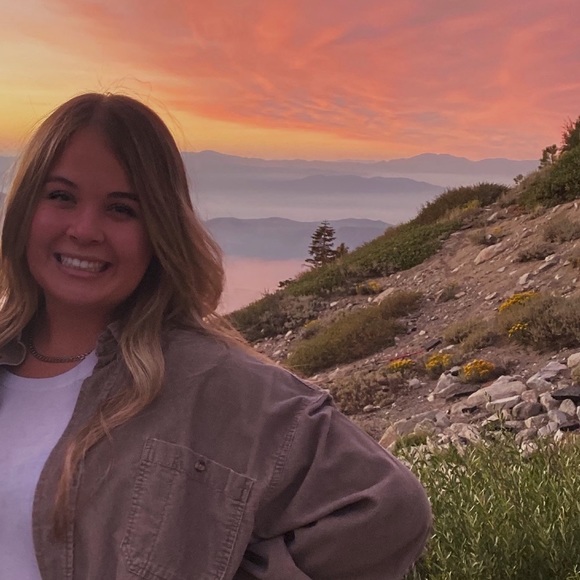 Profile Picture of Isabella Canepa (@isabellacanepa) on Poshmark