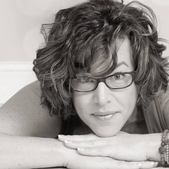 Profile Picture of Ivy Phillips (@ivydoree) on Poshmark