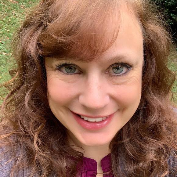 Profile Picture of Lisa Newcomb (@newcombs5) on Poshmark