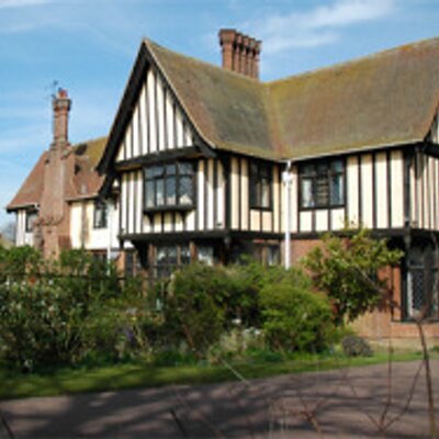 Profile Picture of Henry Cecil's Stable (@warrenplace) on Twitter