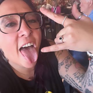 Profile Picture of Lori Doll 🤘🏻🎼🐬📸 (@loridoll) on Instagram