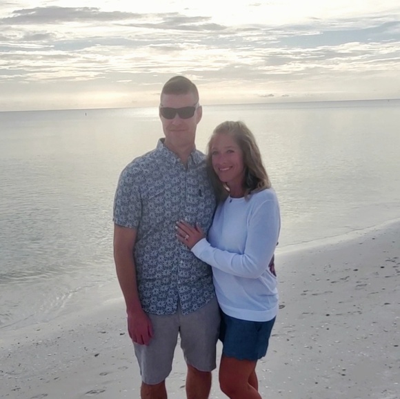 Kristy Hoeffel - Poshmark Profile Picture of Kristy Hoeffel (@hoeffel04) on Poshmark