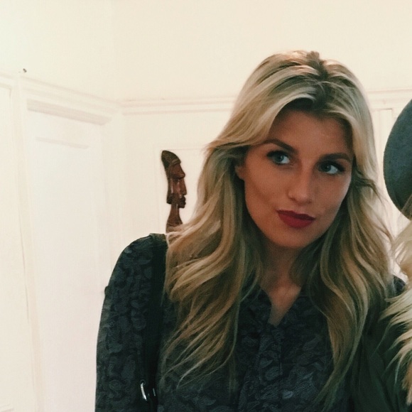 Profile Picture of Calyn Russo (@calyrusso) on Poshmark