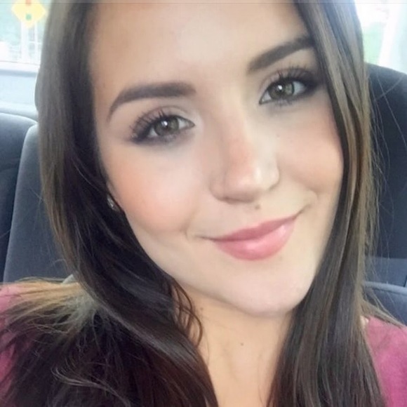 Profile Picture of Brielle Debaise (@bd01250) on Poshmark