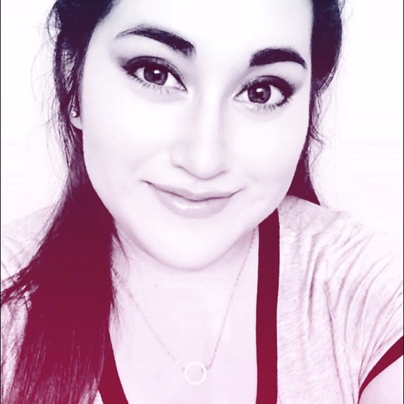 Profile Picture of Kellie Rowley (@kelliemari) on Poshmark