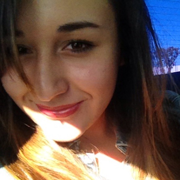 Profile Picture of Ruth Enriquez (@reeliz08) on Poshmark