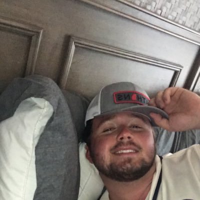 Profile Picture of Jacob Askew (@Askew_13) on Twitter