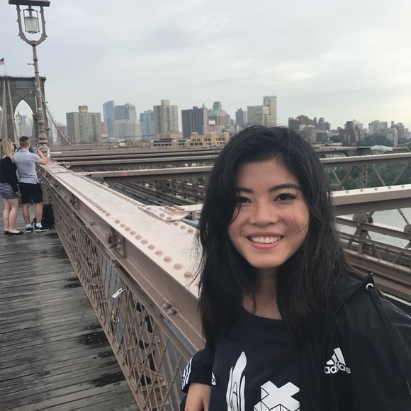 Profile Picture of Samantha Kwan (@saks1996) on Poshmark