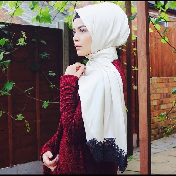 Profile Picture of Lola Ahmed (@mema12aed) on Poshmark