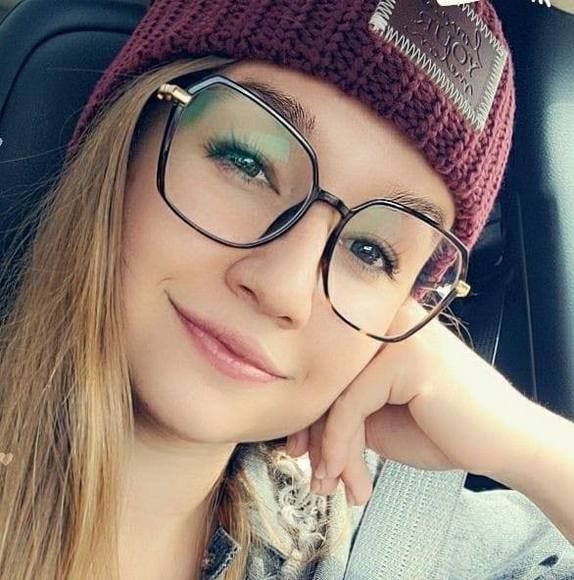 Profile Picture of Chelsea Karels (@chelseakarels) on Poshmark