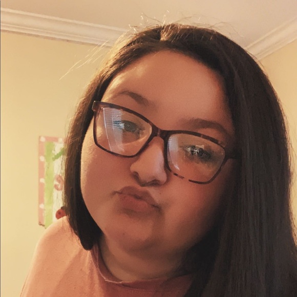 Profile Picture of Carlie Roby (@carlieroby) on Poshmark