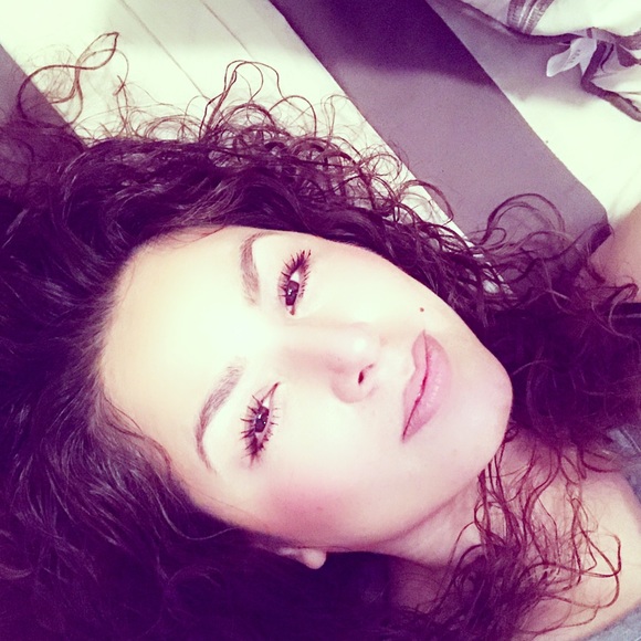 Profile Picture of Sandy Anzaldo (@sandyjunior) on Poshmark