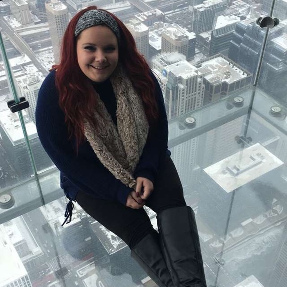 Leslie Van scyoc - Poshmark Profile Picture of Leslie Van scyoc (@leslievanscyoc) on Poshmark