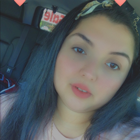 Profile Picture of Sabrina Nicholas (@sabrinan710) on Poshmark