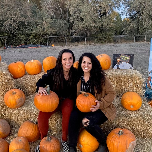 Profile Picture of Stephanie Feijoo (@stephaniefeijoo) on Poshmark