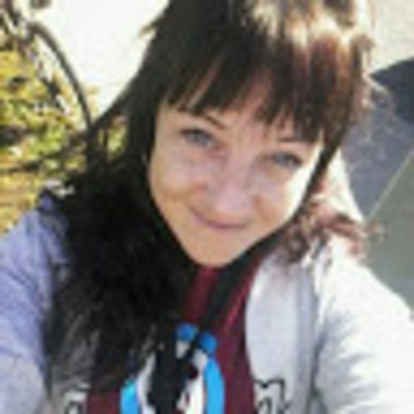 Profile Picture of Amanda Albert (@ajay8479) on Poshmark