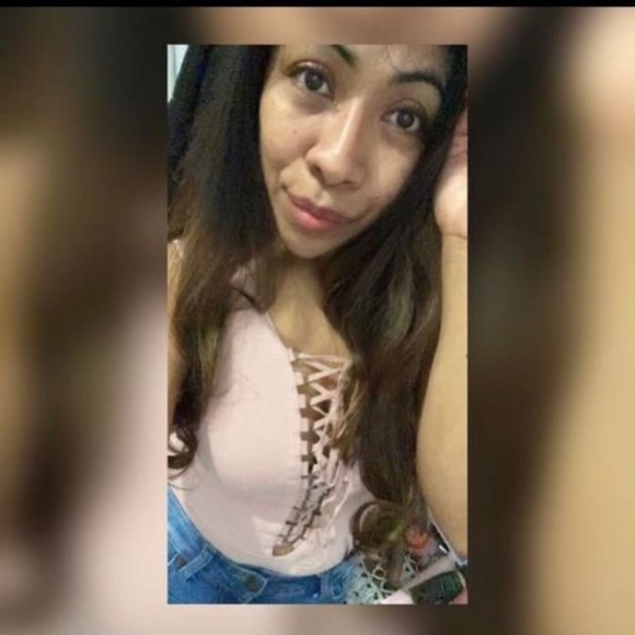 Profile Picture of Alexandra Gonzalez (@alexandragon803) on Poshmark