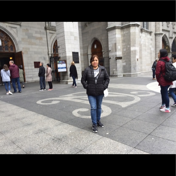 Profile Picture of Victoria Llanes (@ernavictoria) on Poshmark