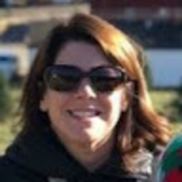 Profile Picture of Suzanne at home Machinski (@smachinski) on Poshmark