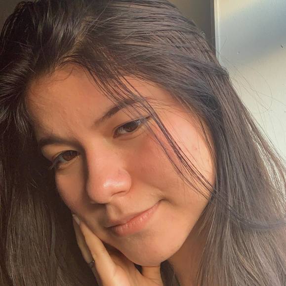 Profile Picture of Ali Burbano (@aburbano) on Poshmark