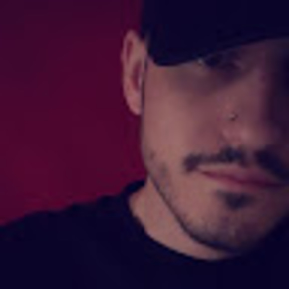 Profile Picture of Paul Richardson (@psr070187) on Poshmark