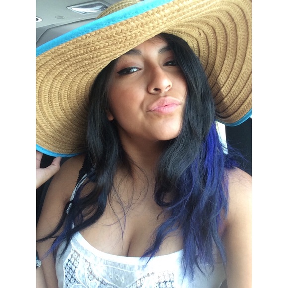 Profile Picture of Siania Lopez (@siania123) on Poshmark