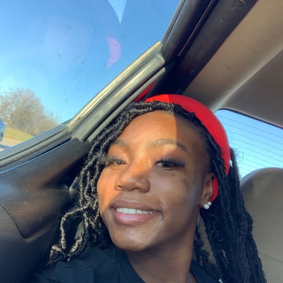 Profile Picture of Dandra Harris (@dandra06) on Poshmark
