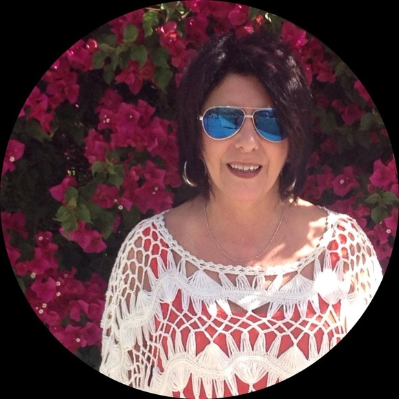 Profile Photo of Linda Donahue (@lkd1949) on Poshmark