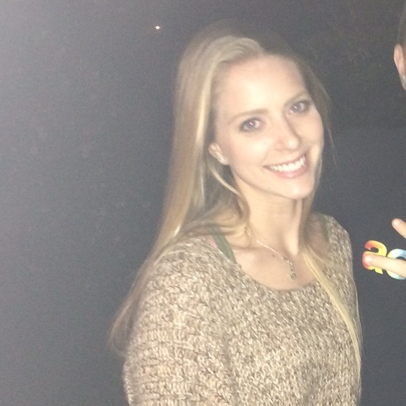 Profile Picture of Caitlin Mccully (@cmccully) on Poshmark