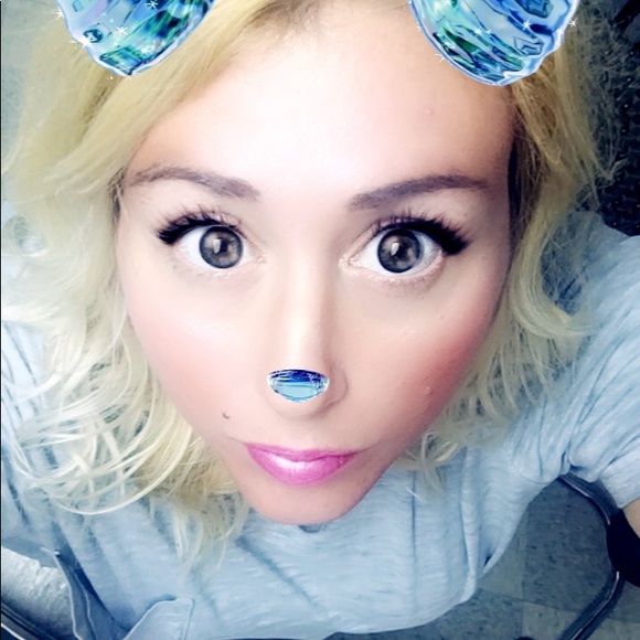 Profile Picture of Emily Milum (@emilymilum) on Poshmark