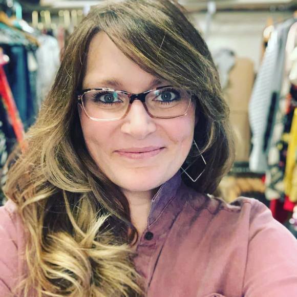 Profile Picture of Kristy Lee (@kristylee762) on Poshmark