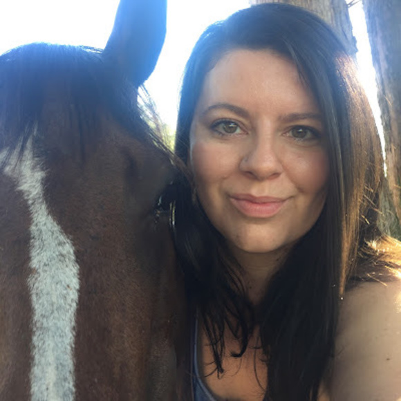 Profile Picture of Bobbi Winters (@bobbiwinters) on Poshmark