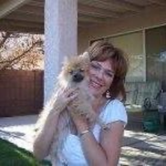 Profile Picture of Bonnie Dehler (@bonniedehler) on Poshmark