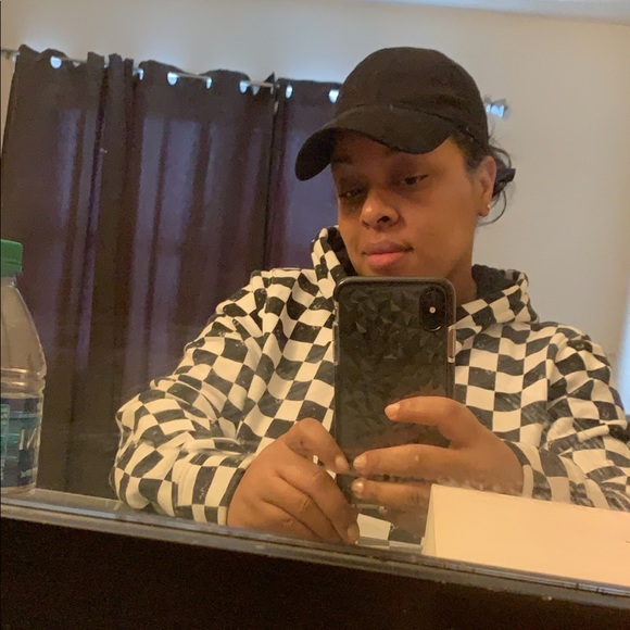 Profile Picture of Clarivel De la cruz (@clarivel0807) on Poshmark