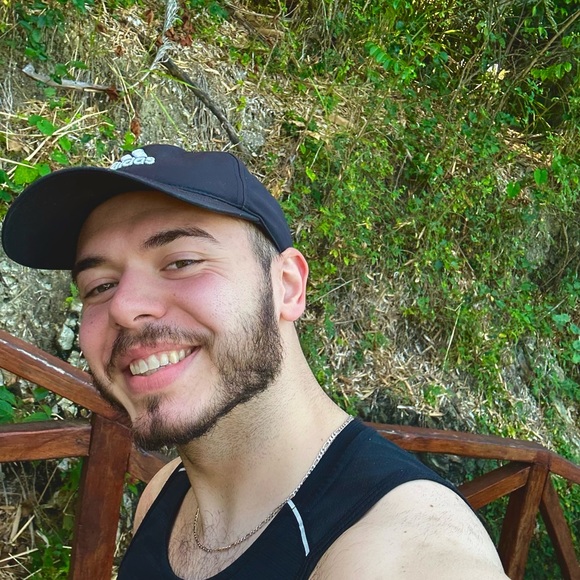 Profile Picture of Justin Farago (@justinf66) on Poshmark