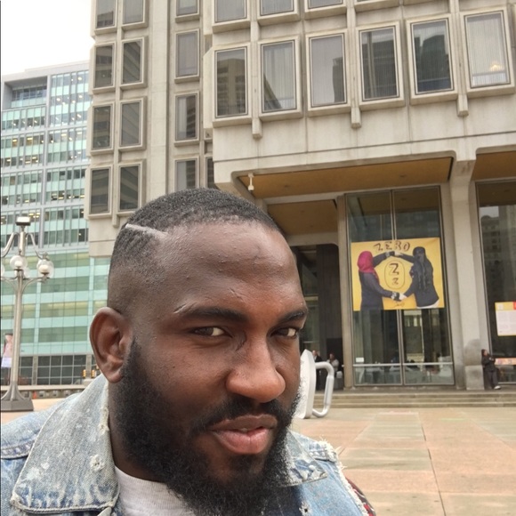 Profile Picture of Albert Chestnut (@albert234) on Poshmark