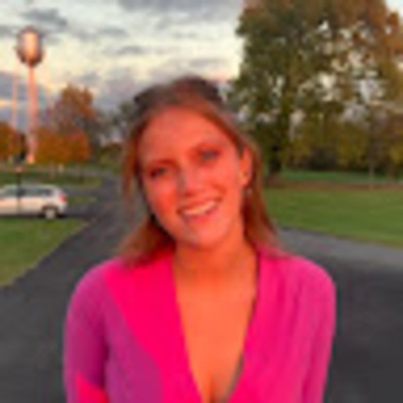 Profile Picture of Lillian Wallace (@lillianwalla857) on Poshmark