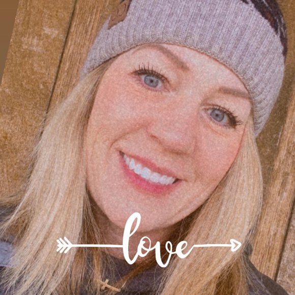 Profile Picture of Tanya Wright (@wrighttl11) on Poshmark