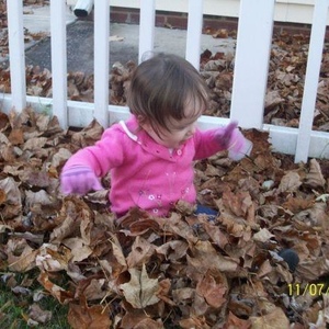 Profile Picture of Amanda Caplinger (@capshunnies) on Myspace